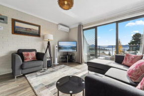 Summit 11 - Modern 3BR Apartment l Stunning Lake Views l WiFi l BBQ l Air-Con